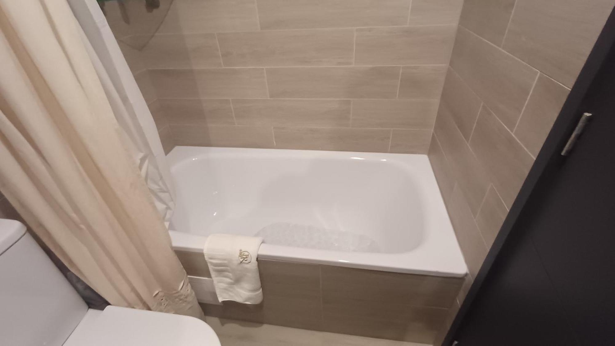 Hom I Amplio Dpto Con Piscina Y Estacionamiento Privado Apartamento Puerto Varas