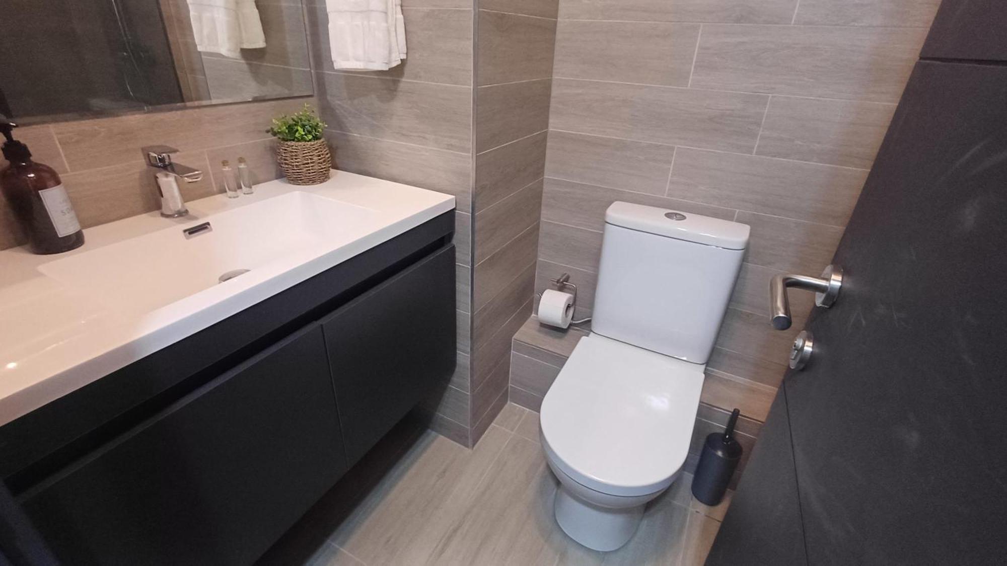 Hom I Amplio Dpto Con Piscina Y Estacionamiento Privado Apartamento Puerto Varas
