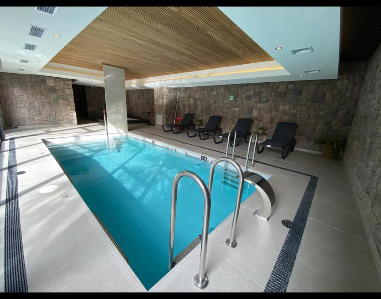 Hom I Amplio Dpto Con Piscina Y Estacionamiento Privado *